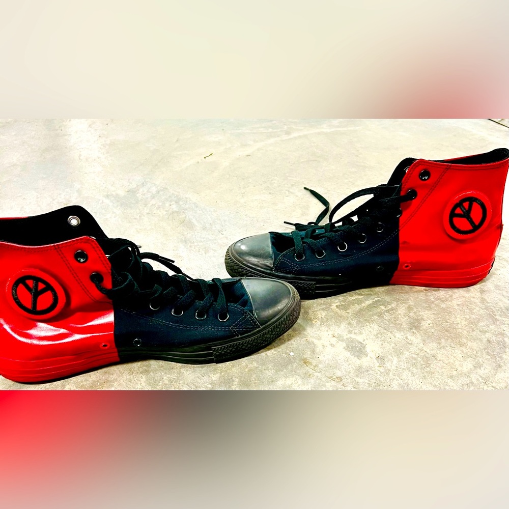 Converse Chuck Taylor All-Star Hi
Seek Peace Black Red